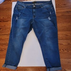 Good condition capri style jeans